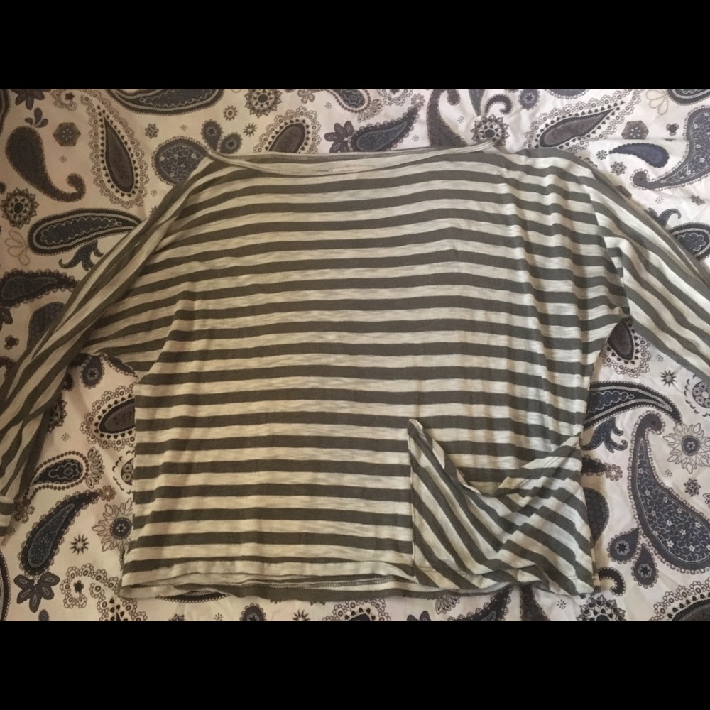 Wide neck, lightweight, green striped 3/4 sleeve